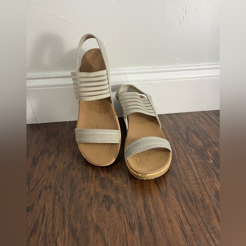 Skechers Beverley smitten kitten luxe foam wedge sandal women used like new